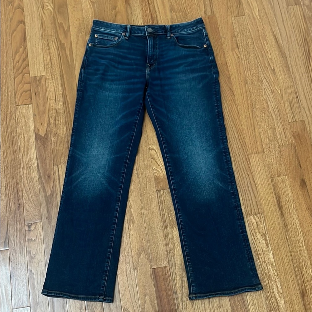 American Eagle AE Men’s Blue Jeans. Size 33x34. Classic Bootcut.